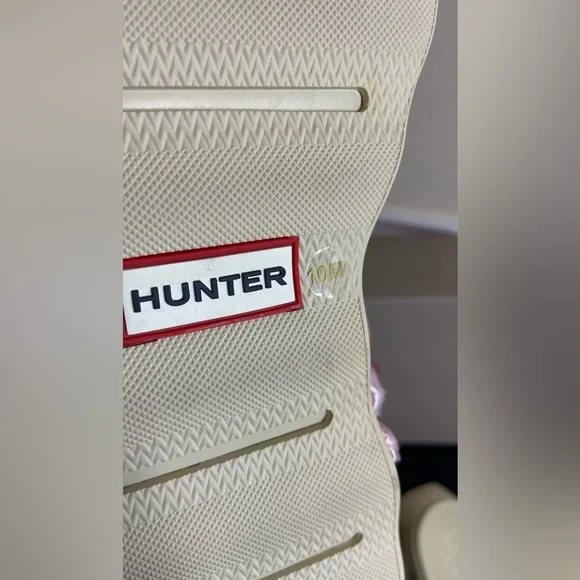 Woman Hunter Slides-10m - Picture 8 of 9